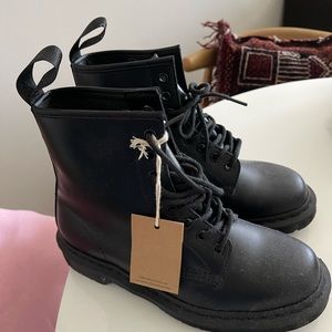 1460 MONO SMOOTH LEATHER LACE UP BOOTS